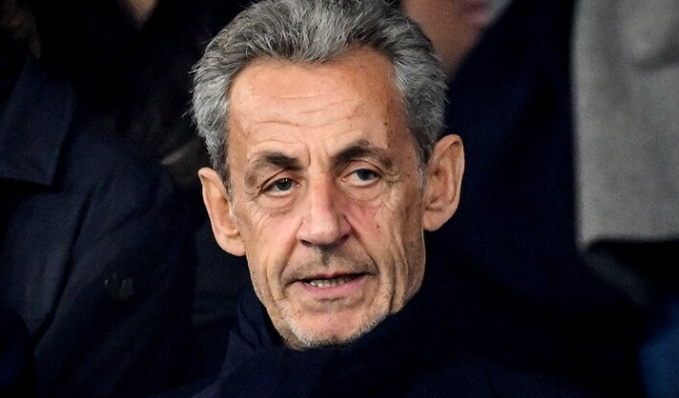 أول رئيس فرنسي يدخل السجن